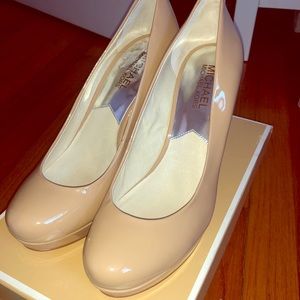 MK patent leather shoes 4 in heel w 5 in platform